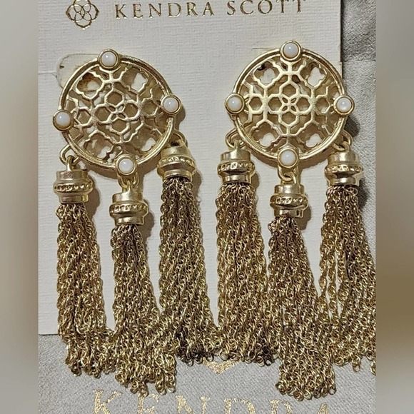 KENDRA SCOTT Adams Gold statement Earrings in White Pearl - Picture 4 of 8